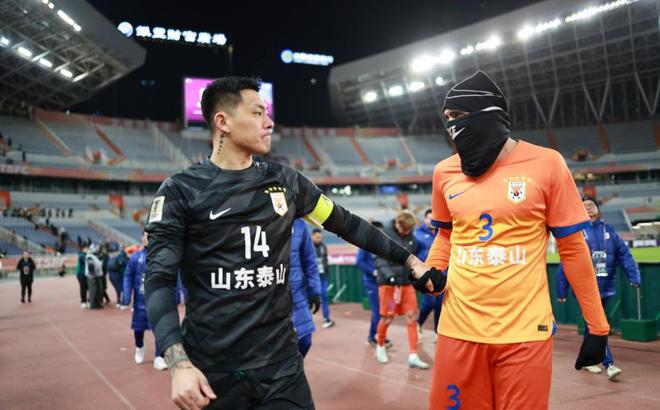 ：昔日的宠儿却只剩落寞的背影尊龙凯时链接泰山队击溃柔佛后(图5)