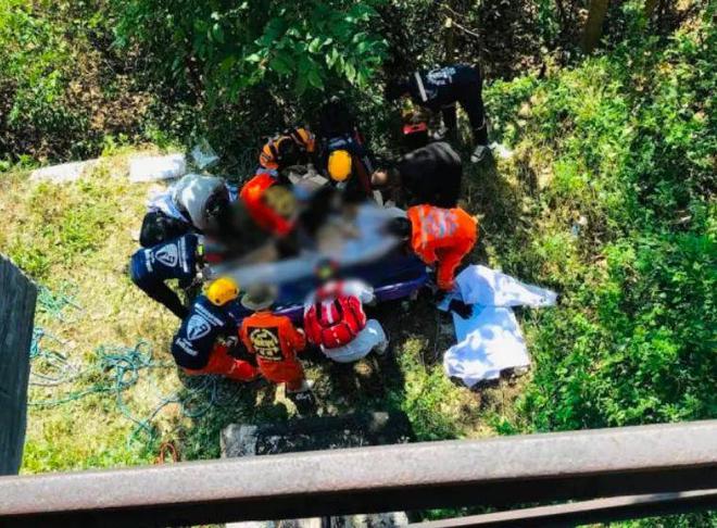身亡“只为拍一张精彩的照片”！尊龙凯时APP新西兰游客坠落(图4)