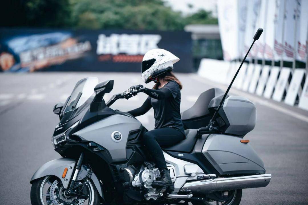 ta360联手MotoGP传奇马克马奎斯！凯时尊龙人生就是博重磅：中国品牌影石Ins(图15)