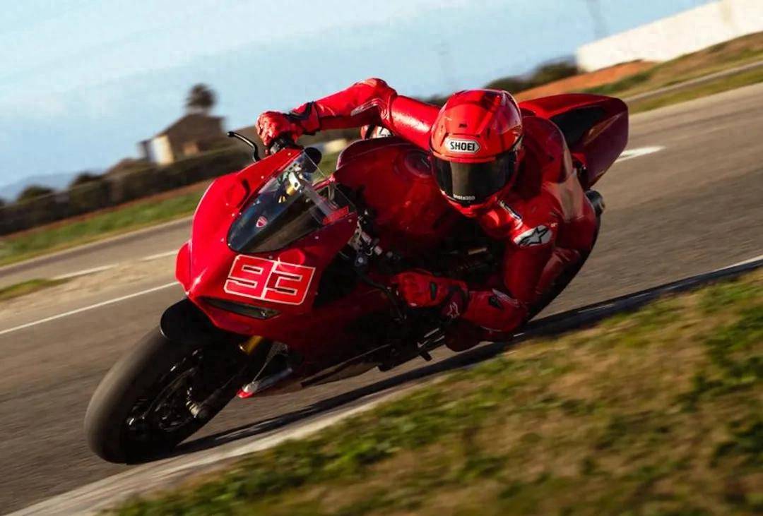 ta360联手MotoGP传奇马克马奎斯！凯时尊龙人生就是博重磅：中国品牌影石Ins(图17)