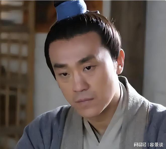 翻车同样演刑警在张译面前何冰顶多算群演凯时尊龙人生就是博万万没想到老戏骨也(图7)