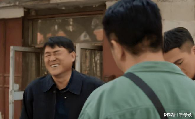 翻车同样演刑警在张译面前何冰顶多算群演凯时尊龙人生就是博万万没想到老戏骨也(图5)