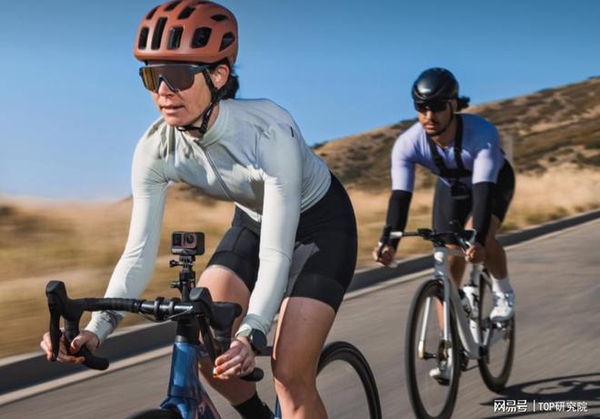 025年十大机型深度评测与场景适用建议尊龙凯时app平台微单相机怎么选？2(图2)